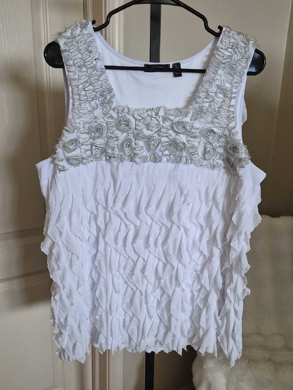 Notations Vintage White Ruffle Tank with Rosette Yoke Size XL